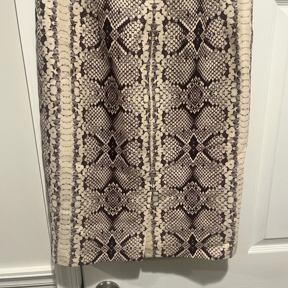 J. Crew Number/No. 2 Pencil Skirt Snake Skin Size: 6 - Picture 4 of 7